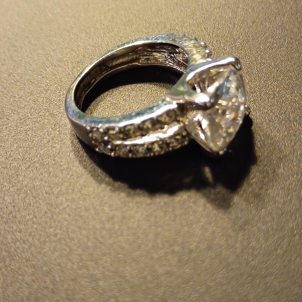 Simulated diamond ring - Picture 5 of 7